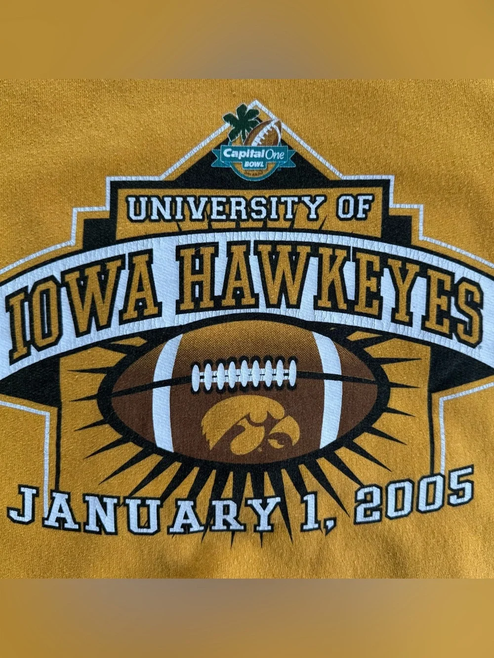 Vintage 2005 University of Iowa Hawkeyes Capital One Bowl Crewneck Sweatshirt L